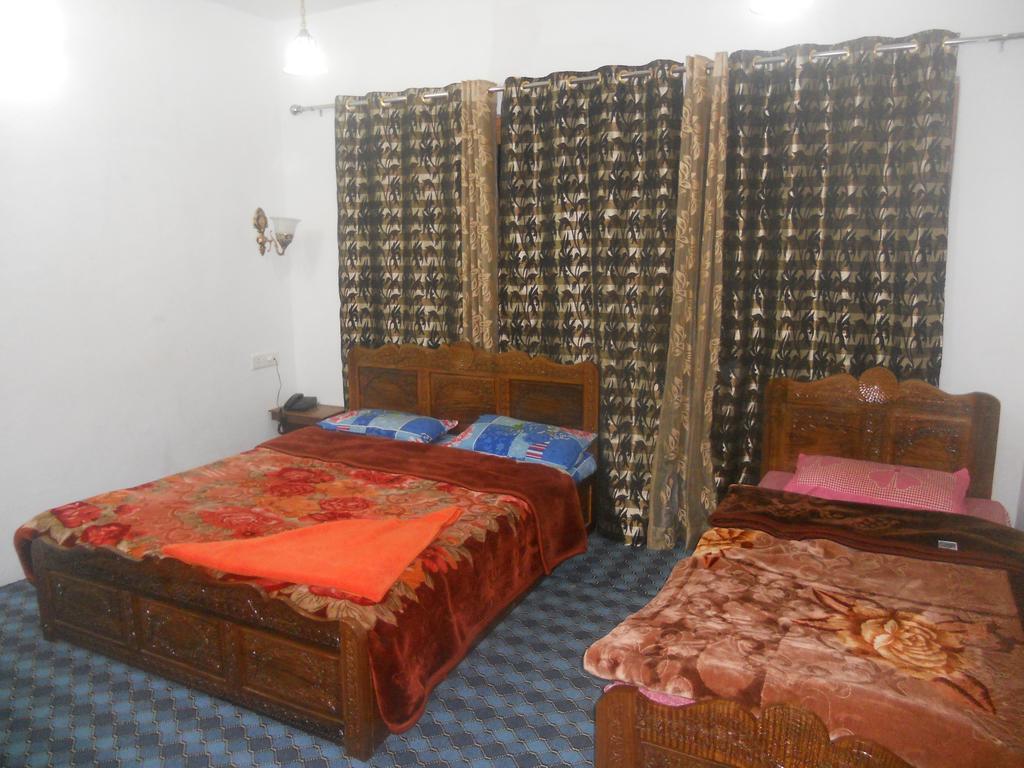 Hotel Royale Jannat Srīnagar Exteriör bild